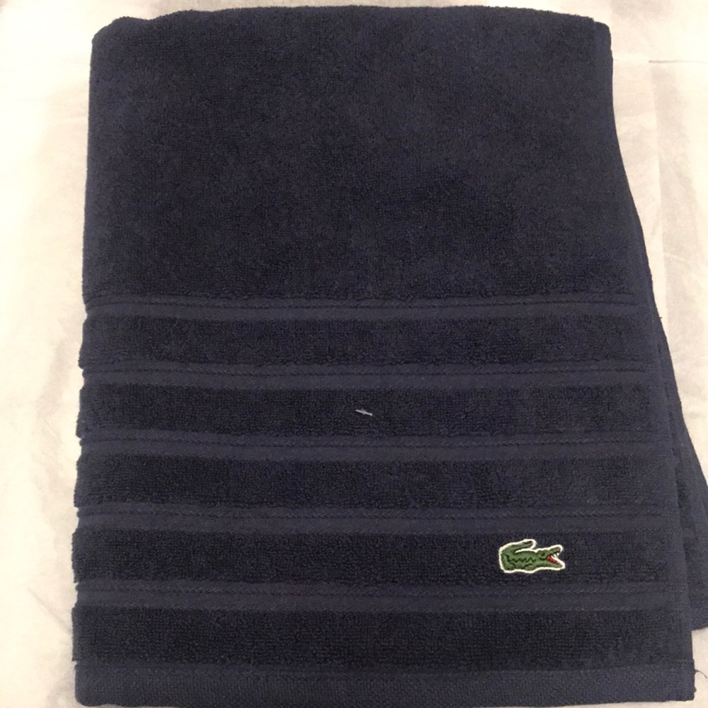 LACOSTE BATH TOWEL 30x 56 in NAVY BLUE - Picture 3 of 4